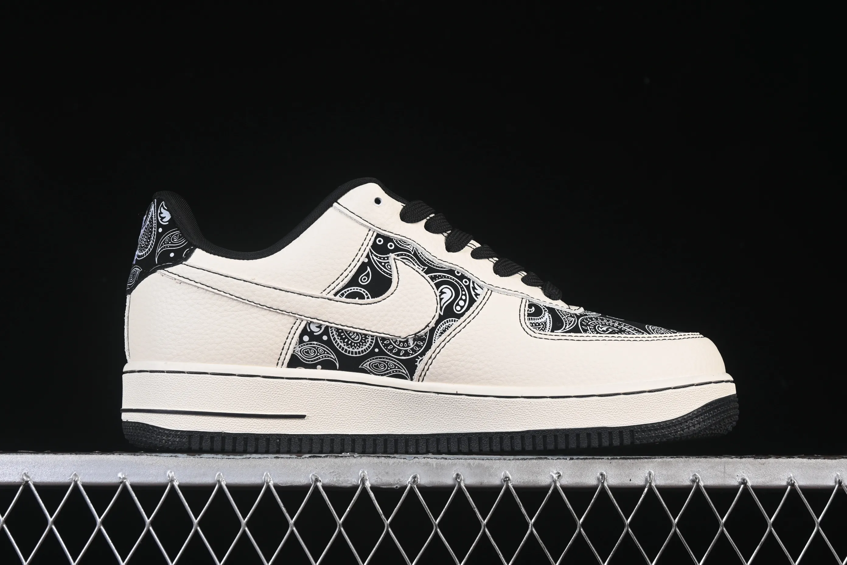 All Categories Nk Air Force 1 Air Force Series Nk Air Force 1 Low Air Force Low Nike Air Force 1'07 Low Cashew Flower Classic White and Black Air Force One Low Casual Shoes ZD1988-005